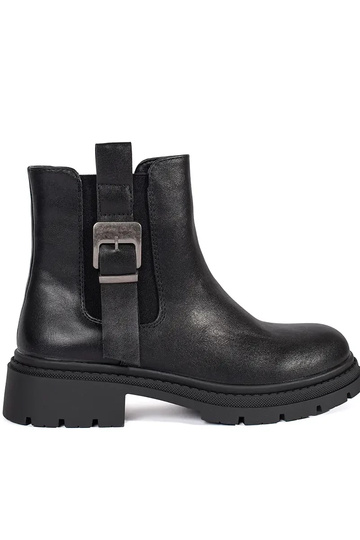 Schwarze Schuhe mit Schnallen