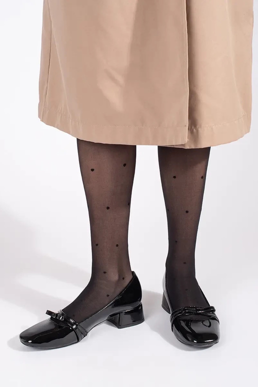 schZuarze Farbe lackiert High Heels...