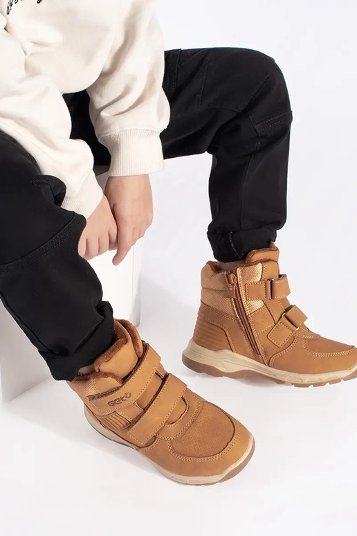 sich Zuarm laufen jungenhaft...