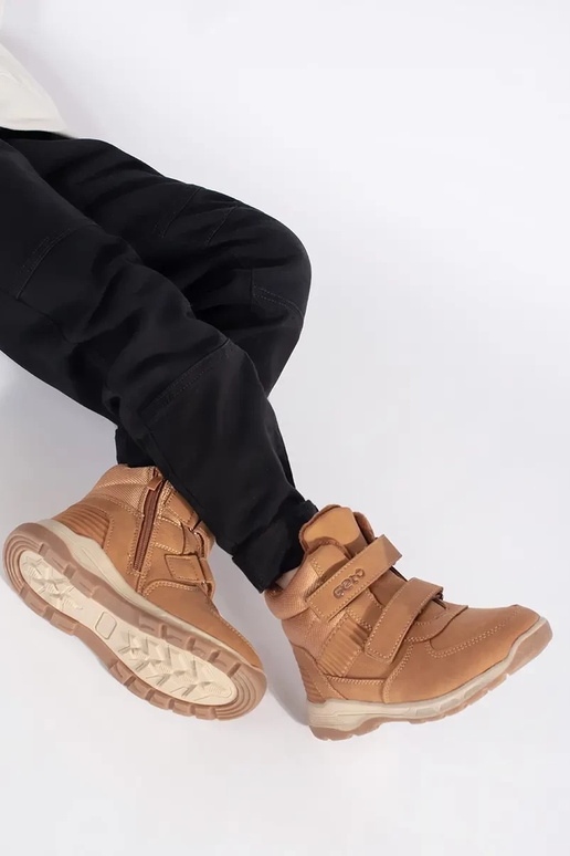 sich Zuarm laufen jungenhaft...