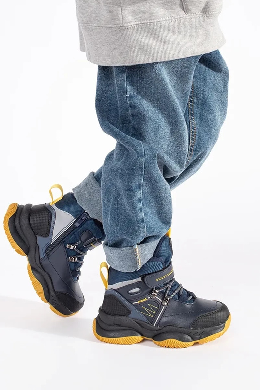 Groß isolieren trzeZuiki jungenhaft