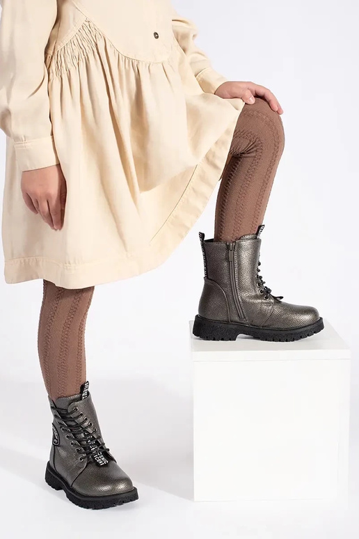 Kindisch isolieren geschnürt Schuhe...