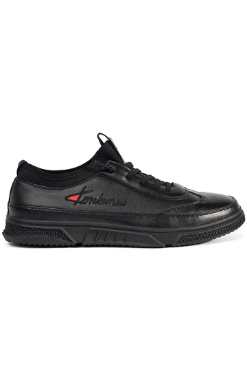 Schwarze warme Sportschuhe