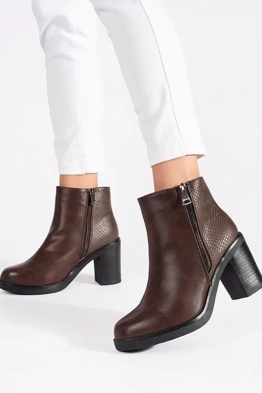 Braune Ankle Boots mit Schnalle Braune Ankle Boots mit Schnalle