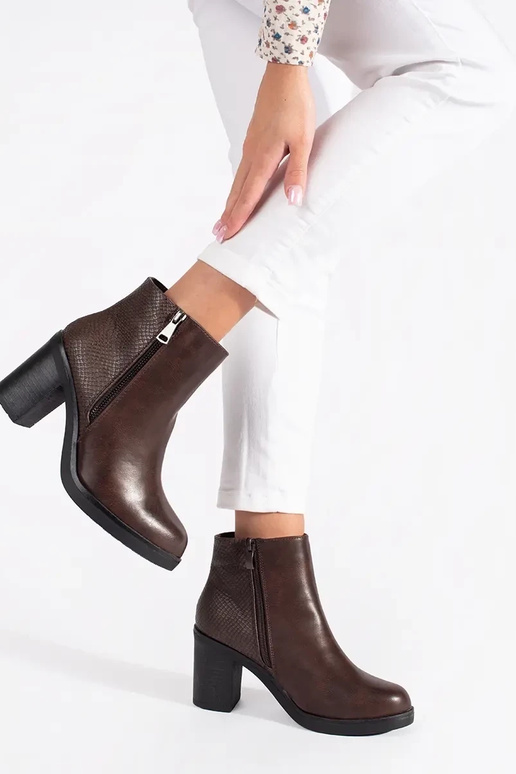 Braune Ankle Boots mit Schnalle Braune Ankle Boots mit Schnalle