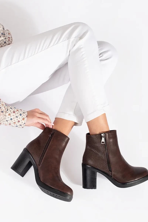 Braune Ankle Boots mit Schnalle Braune Ankle Boots mit Schnalle