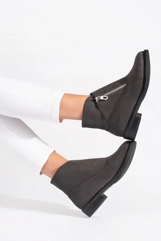 Graue flache Schuhe mit Schnalle Graue flache Schuhe mit Schnalle