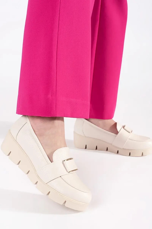 Blaue Mokassins aus Wildleder mit Kette