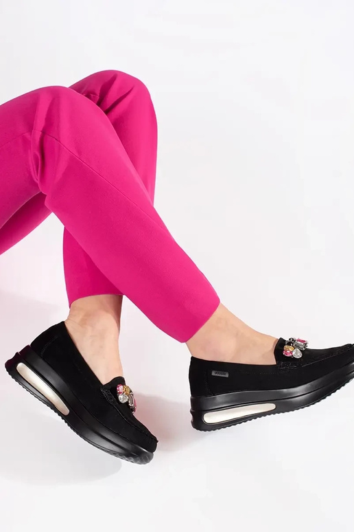 Beige Halbschuhe mit Ajour-Elementen Beige Halbschuhe mit Ajour-Elementen