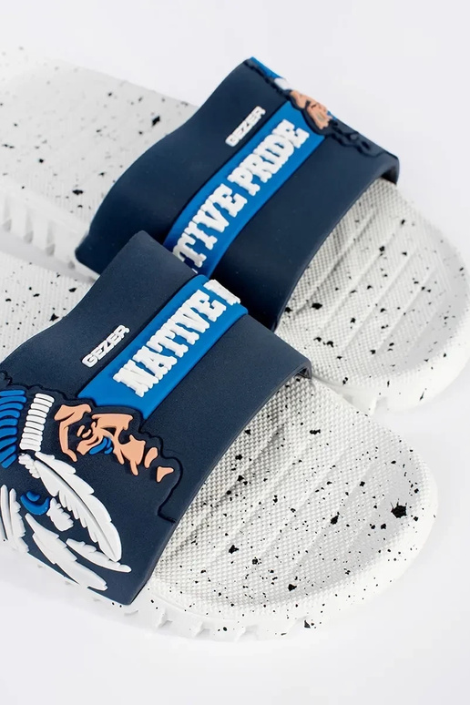 Weiße Poolslipper mit blauen Akzenten Weiße Poolslipper mit blauen Akzenten