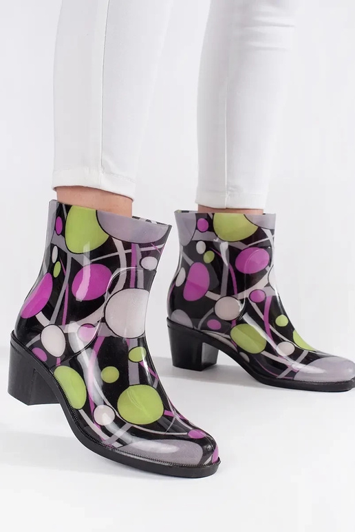 Punktierte Gummistiefel mit Absatz Punktierte Gummistiefel mit Absatz