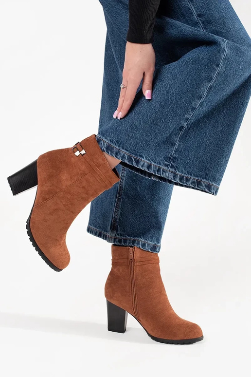 Braune Wildlederstiefeletten