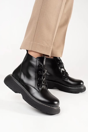 Schwarze Schuhe mit Plateau 2