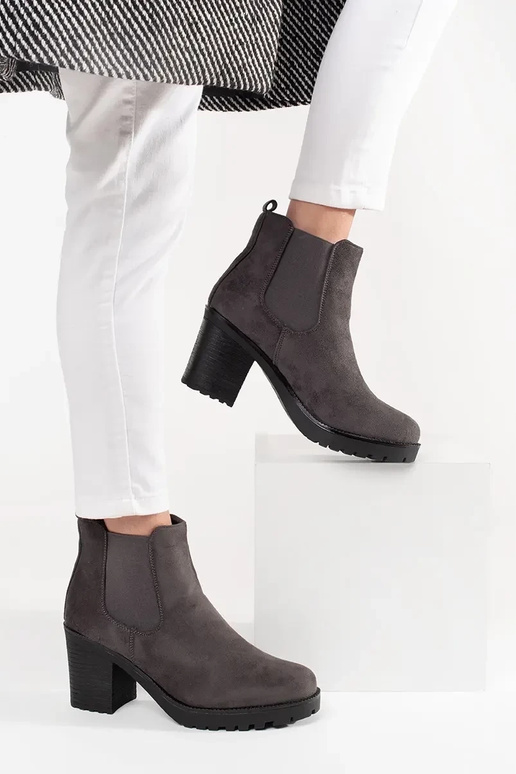 Graue Wildleder Chelsea Boots mit Absatz Graue Wildleder Chelsea Boots mit Absatz