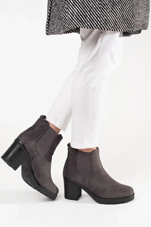 Graue Wildleder Chelsea Boots mit Absatz Graue Wildleder Chelsea Boots mit Absatz