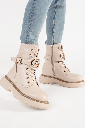 sandfarbene Schnürschuhe... 2