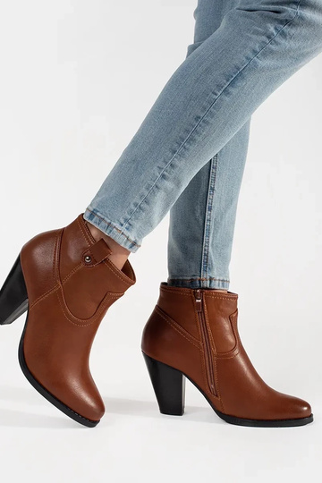 Braune Schuhe mit hohen... 2