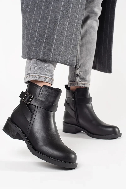 Schwarze Schuhe mit flachem Absatz...