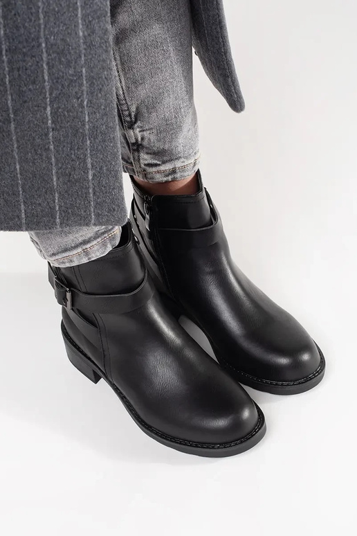 Schwarze Schuhe mit flachem Absatz...