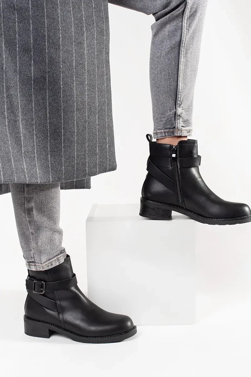 Schwarze Schuhe mit flachem Absatz...