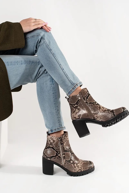 Schuhe mit Absatz und Leopardenmuster