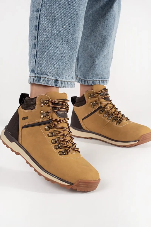 Braune Trekking-Schuhe