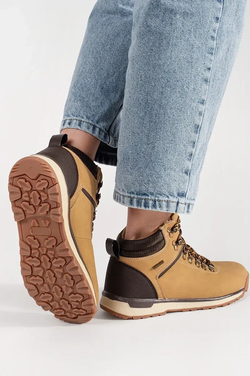 Braune Trekking-Schuhe