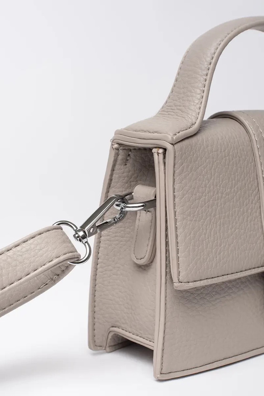 Graue kleine Tasche mit Griff