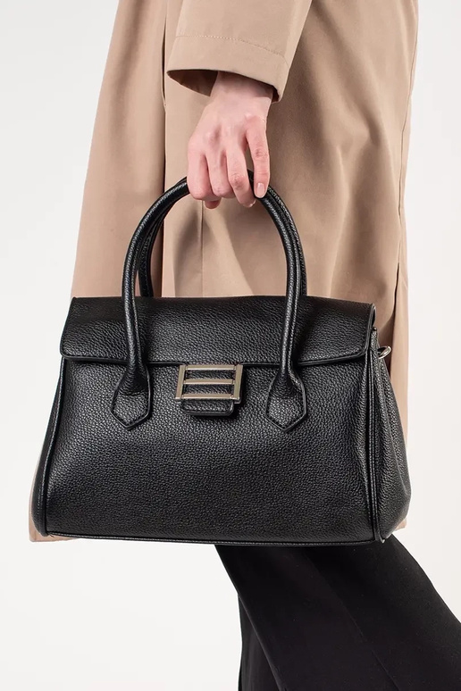 Schwarze Damenhandtasche mit Riemen Schwarze Damenhandtasche mit Riemen