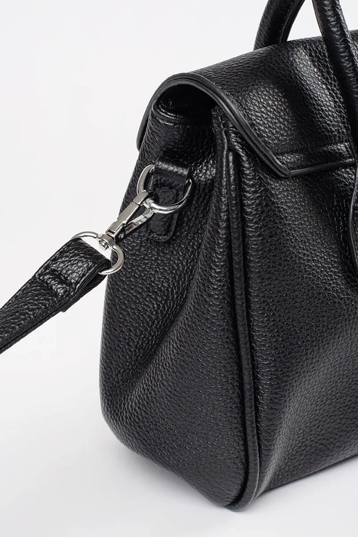 Schwarze Damenhandtasche mit Riemen Schwarze Damenhandtasche mit Riemen