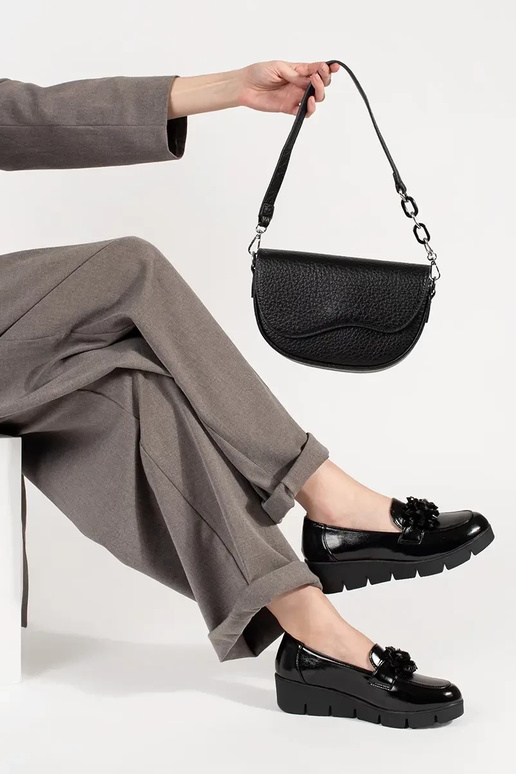 Schwarze Postbotenhandtasche