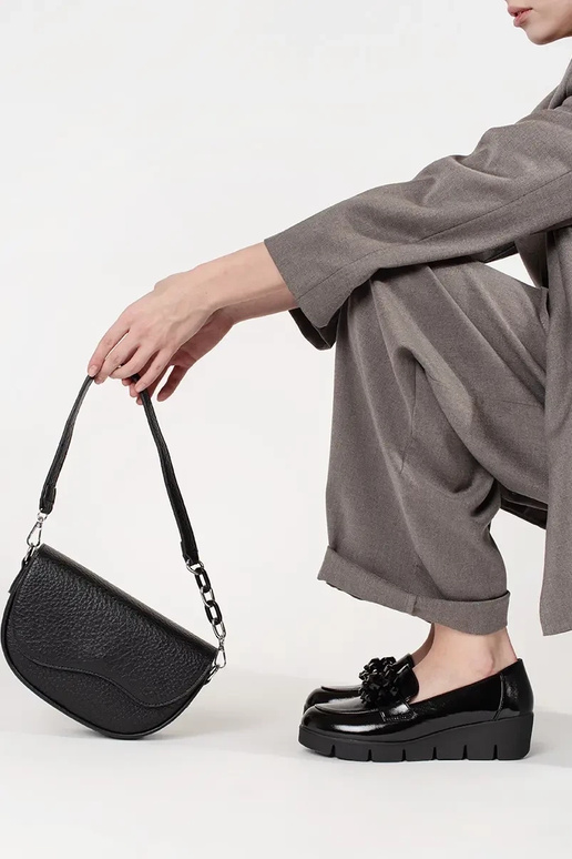 Schwarze Postbotenhandtasche