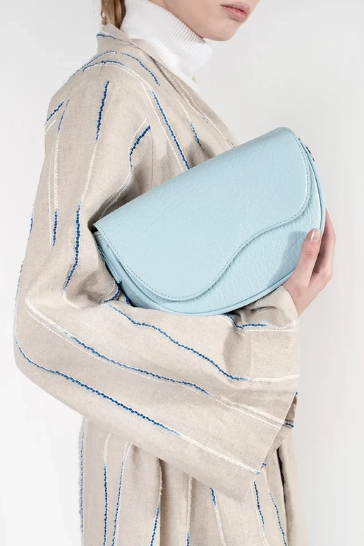 Blaue Handtasche im Nerka-Stil Blaue Handtasche im Nerka-Stil