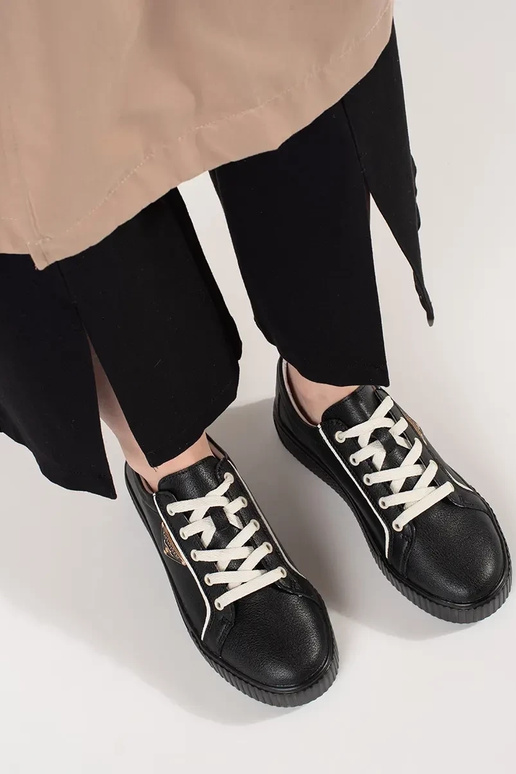 Schwarze Sneakers aus Leder auf...