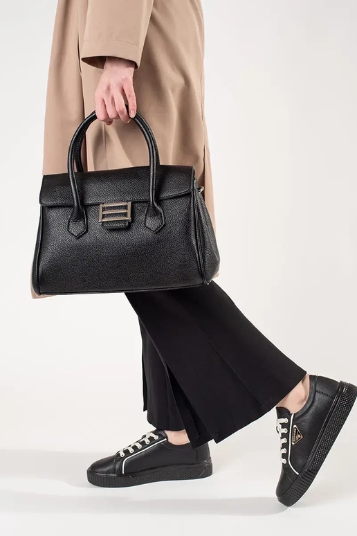 Schwarze Sneakers aus Leder auf...