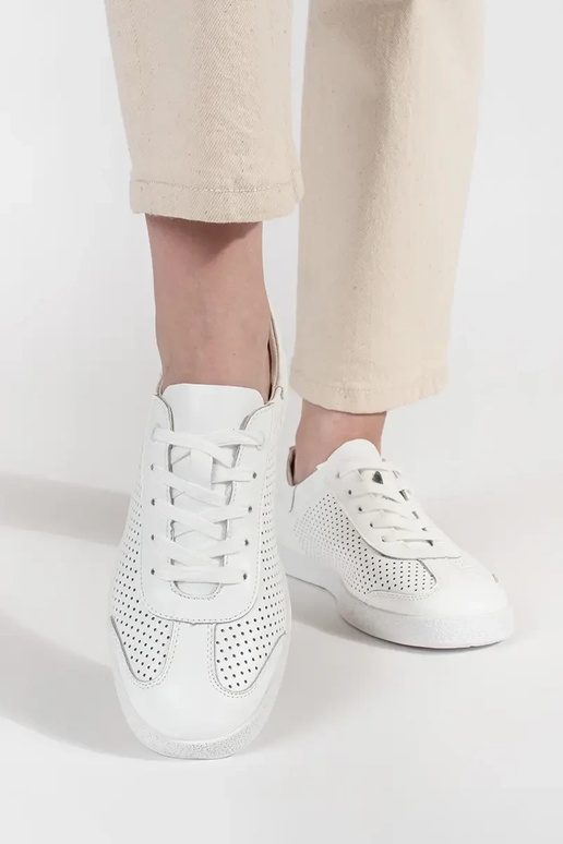 Weiße Mokassins auf Keil mit goldenen... Weiße Mokassins auf Keil mit goldenen...