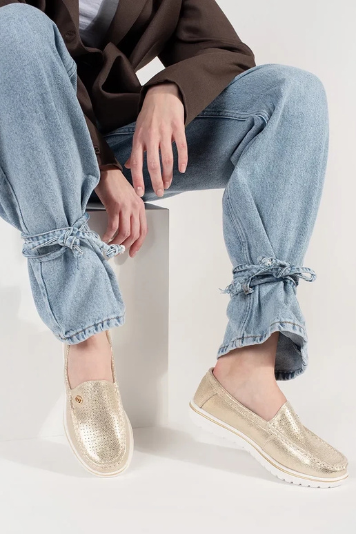 Oda ažūriniai sportiniai batai ant... Oda ažūriniai sportiniai batai ant...