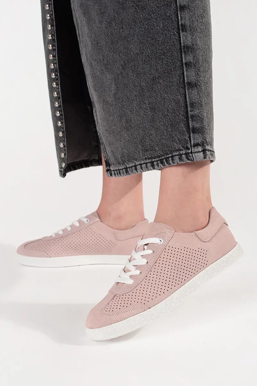 Helle, rosafarbene Ajour-Schuhe aus... Helle, rosafarbene Ajour-Schuhe aus...