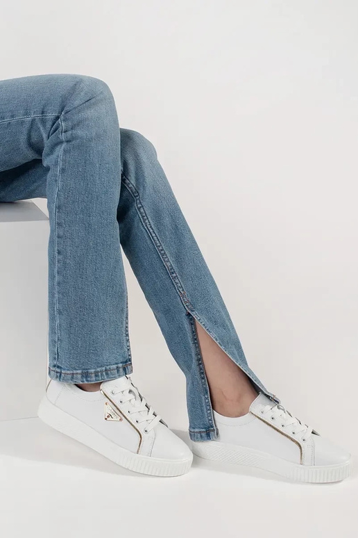 Weiße Sneakers mit dickem Sohlenprofil