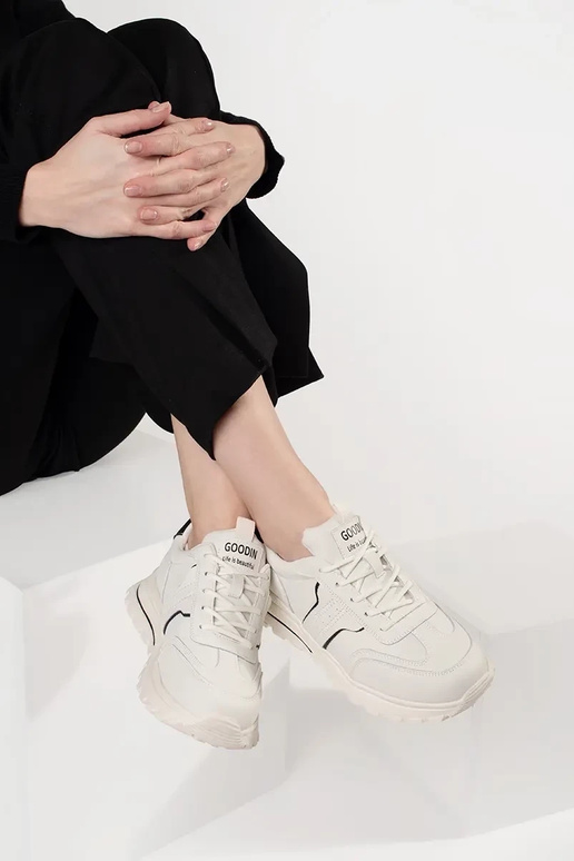 Sportliche Schuhe aus Leder mit... Sportliche Schuhe aus Leder mit...