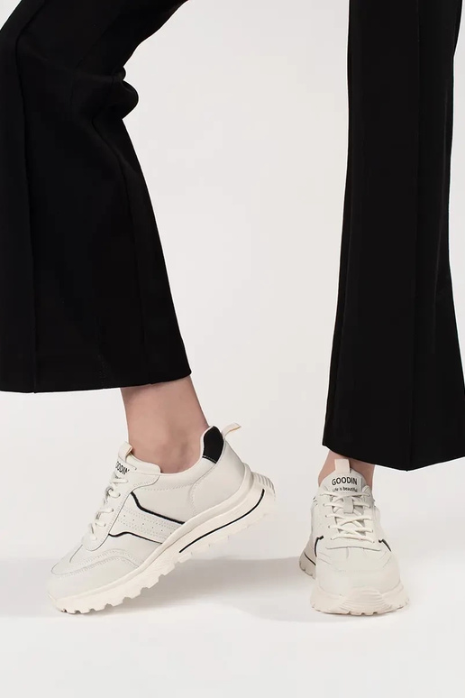 Sportliche Schuhe aus Leder mit... Sportliche Schuhe aus Leder mit...