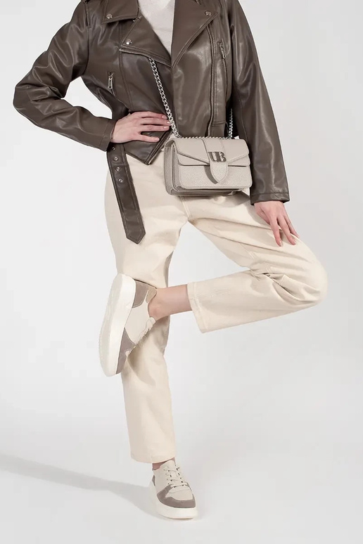 Sneaker in Sandfarbe mit Plattform... Sneaker in Sandfarbe mit Plattform...