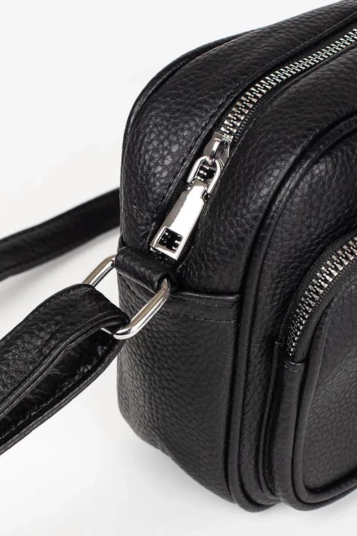 Schwarze kleine Tasche mit Taschen