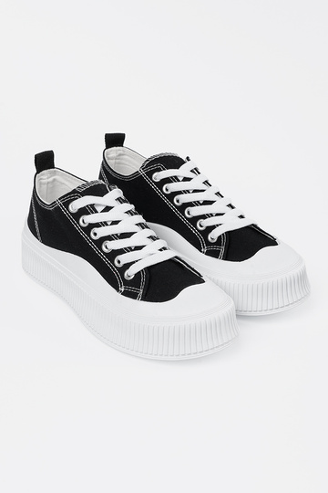 Schwarz-weiße Sneakers mit... 2