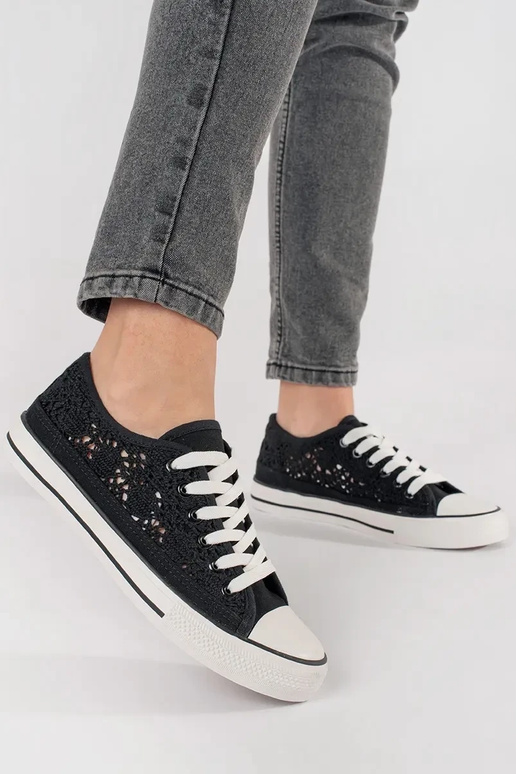 Schwarze durchbrochene Schuhe Schwarze durchbrochene Schuhe