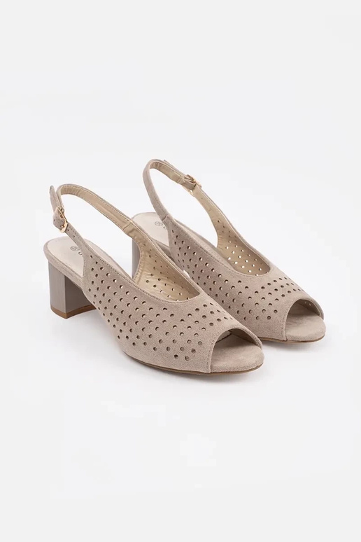 Sandalen mit Absatz in Silber von... Sandalen mit Absatz in Silber von...