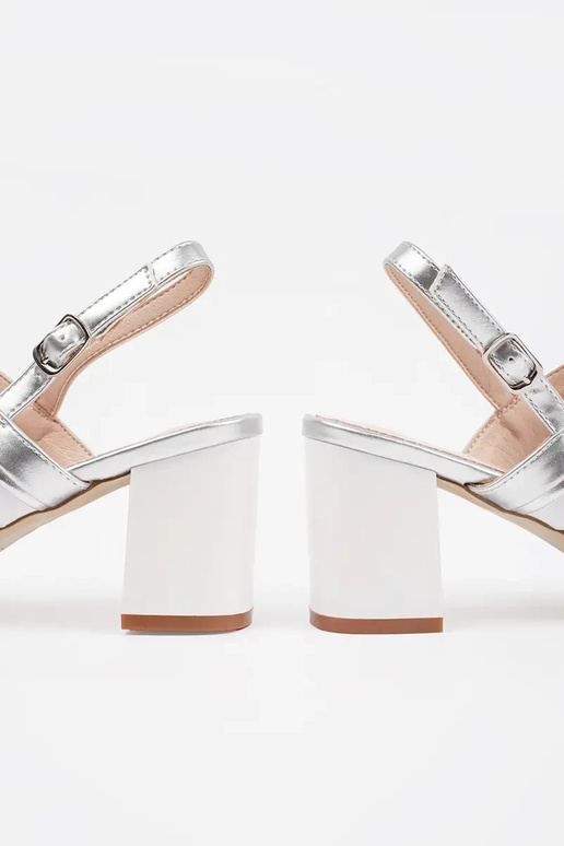 Damen Sandalen mit hohen Absätzen in... Damen Sandalen mit hohen Absätzen in...