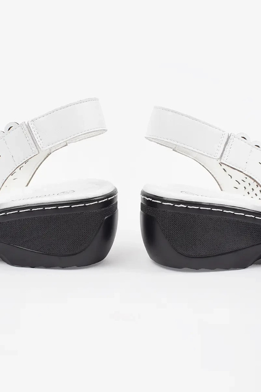 Frauen Sandalen in Sandfarbe mit... Frauen Sandalen in Sandfarbe mit...