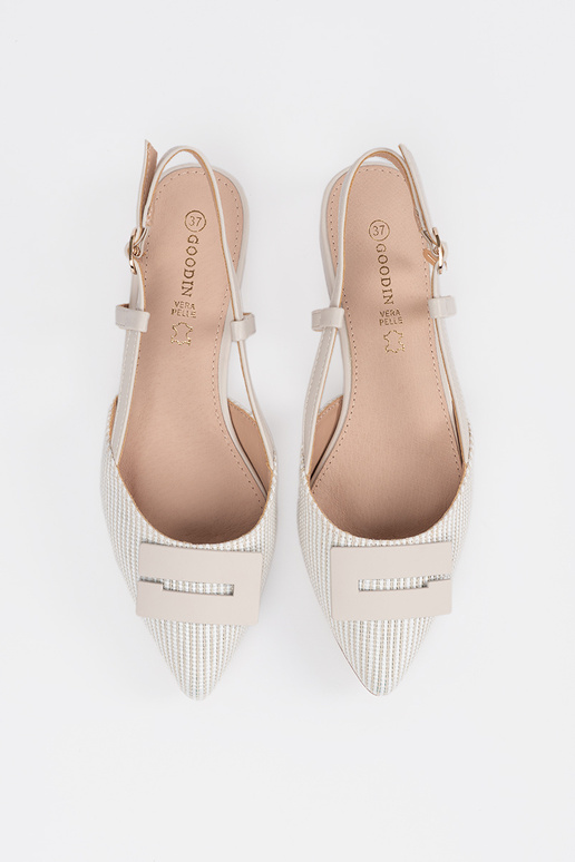 Weiße Sandalen mit offenem Absatz Weiße Sandalen mit offenem Absatz