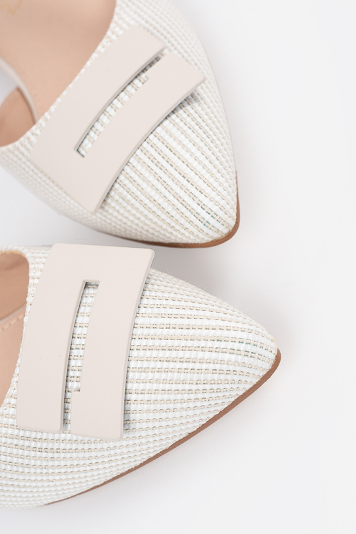 Weiße Sandalen mit offenem Absatz Weiße Sandalen mit offenem Absatz